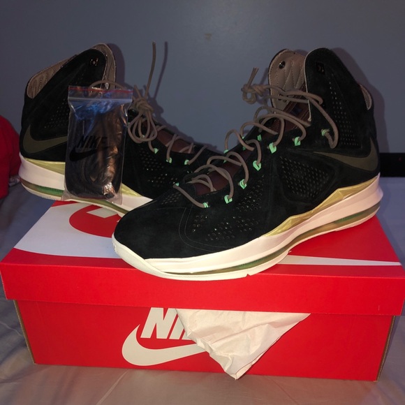Athletic_Shoes